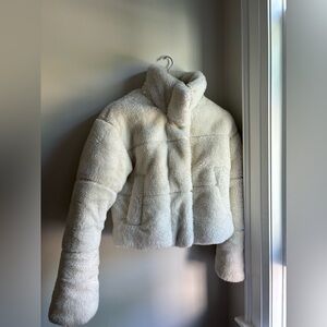 White Alo Sherpa coat with zip pockets. Cozy and stylish.